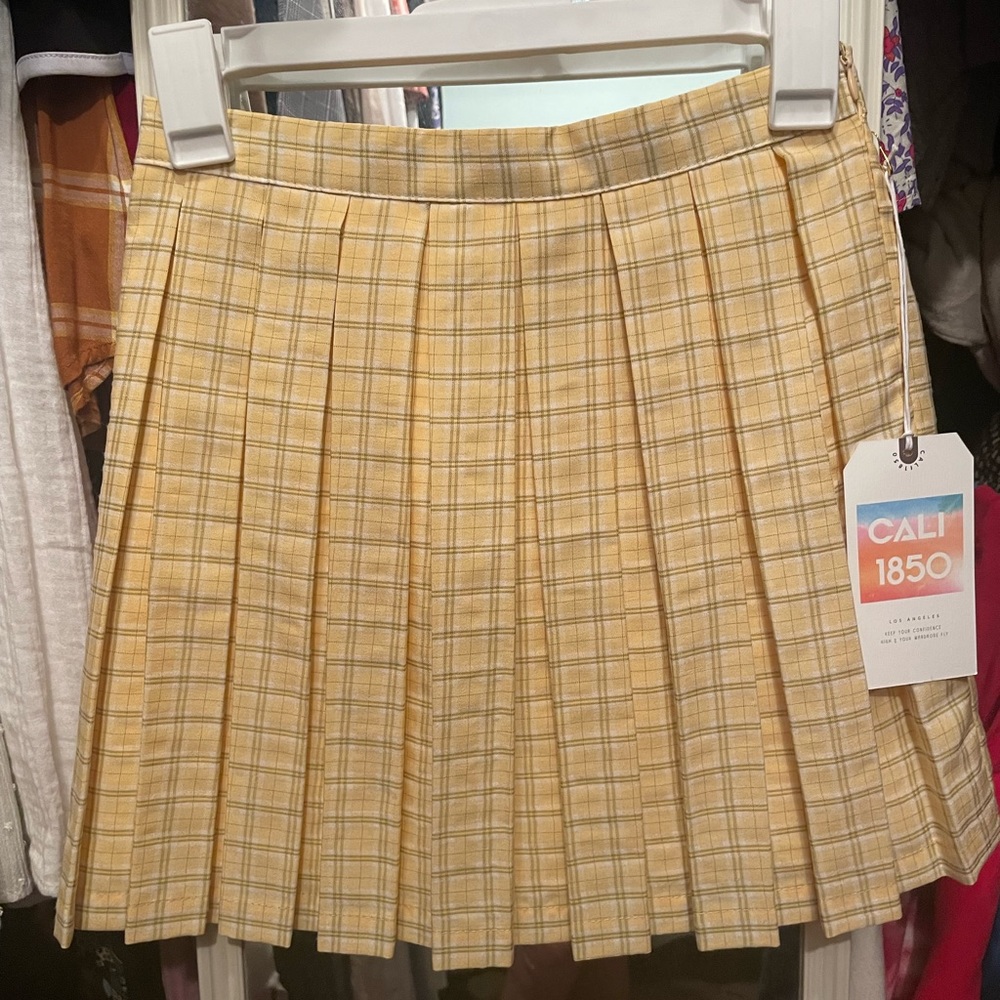 Light yellow pleated skirt XS